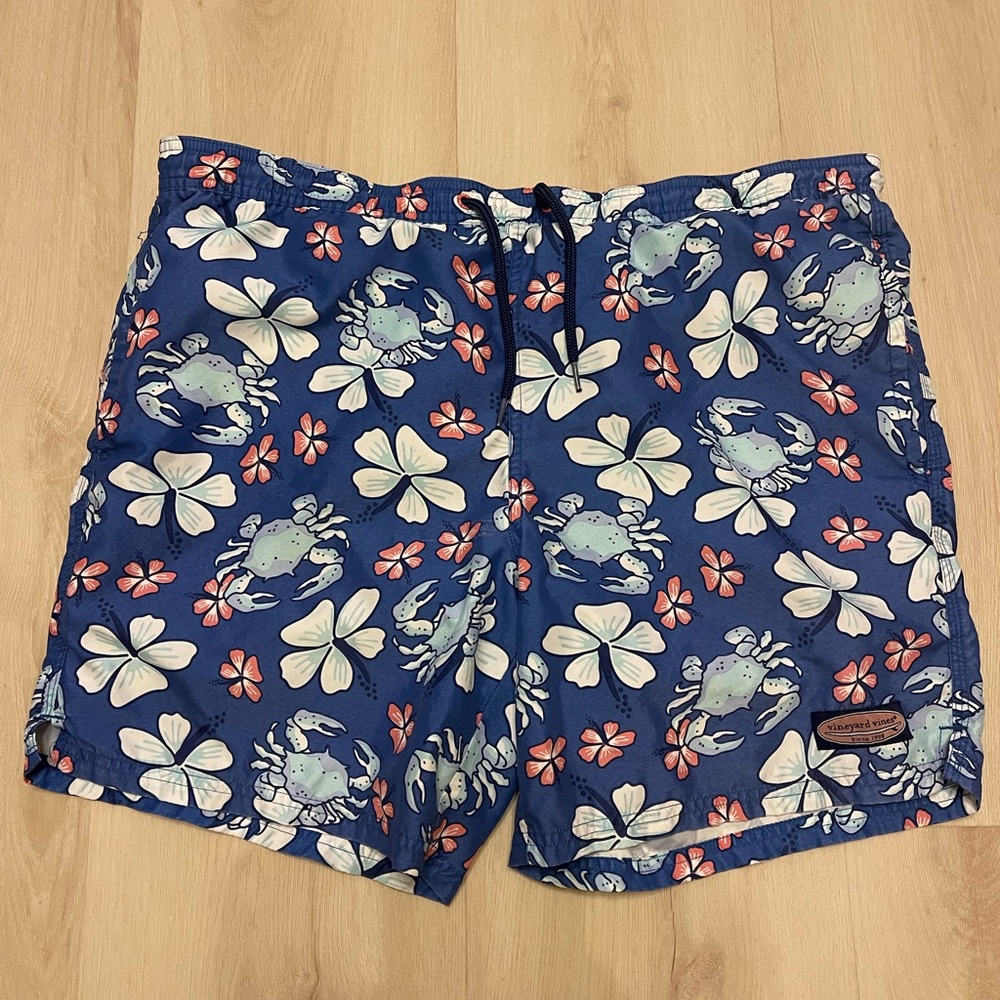 Vineyard Vines Men's Medium Chappy Swim Trunks Crab Floral 7" Inseam Shorts
